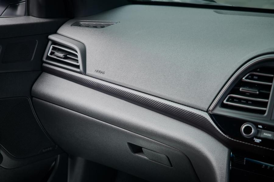 Детали интерьера Hyundai Elantra Sport Premium (AD) 2019 года  (AU) (фото 10 из 15)